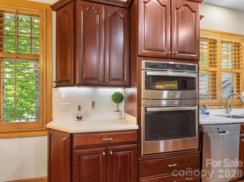 266 Sunset Point Road, Burnsville, NC 28714.  MLS# CAR4374848, YatesRealty ID 17027. 