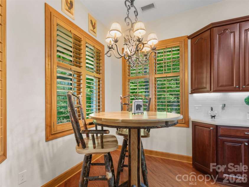 266 Sunset Point Road, Burnsville, NC 28714.  MLS# CAR4374848, YatesRealty ID 17027. 