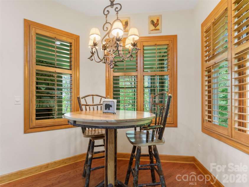 266 Sunset Point Road, Burnsville, NC 28714.  MLS# CAR4374848, YatesRealty ID 17027. 