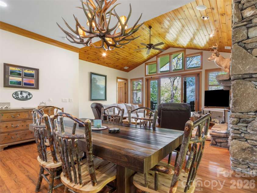 266 Sunset Point Road, Burnsville, NC 28714.  MLS# CAR4374848, YatesRealty ID 17027. 