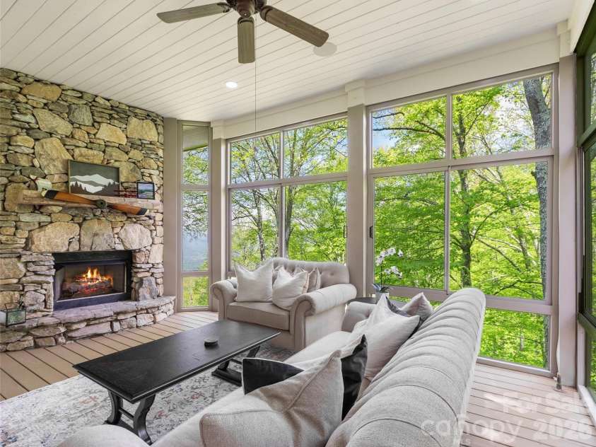 266 Sunset Point Road, Burnsville, NC 28714.  MLS# CAR4374848, YatesRealty ID 17027. 