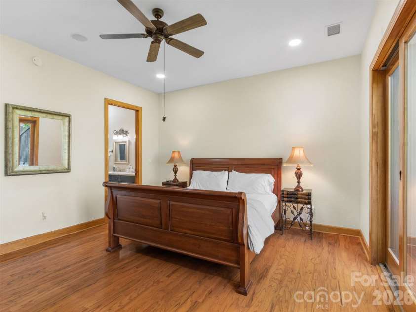 266 Sunset Point Road, Burnsville, NC 28714.  MLS# CAR4374848, YatesRealty ID 17027. 