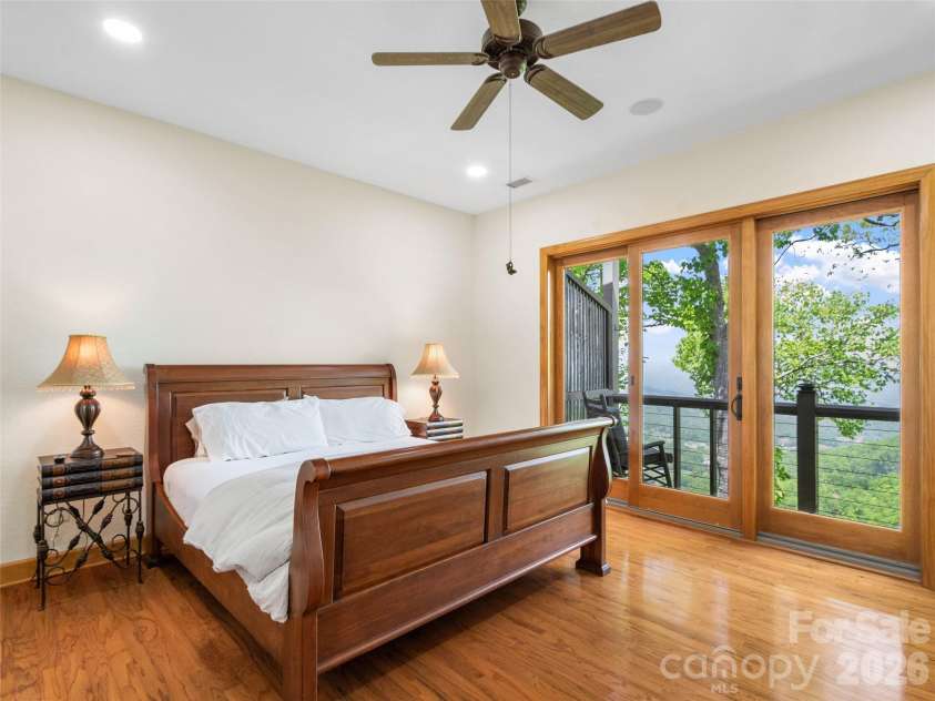 266 Sunset Point Road, Burnsville, NC 28714.  MLS# CAR4374848, YatesRealty ID 17027. 