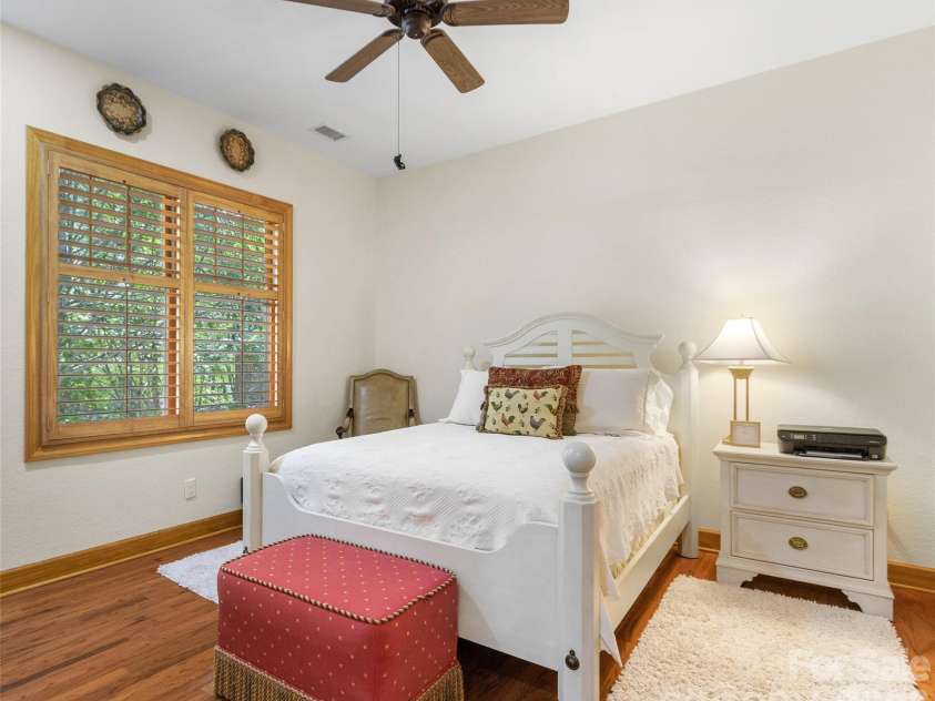 266 Sunset Point Road, Burnsville, NC 28714.  MLS# CAR4374848, YatesRealty ID 17027. 