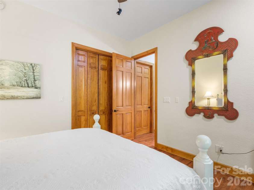 266 Sunset Point Road, Burnsville, NC 28714.  MLS# CAR4374848, YatesRealty ID 17027. 