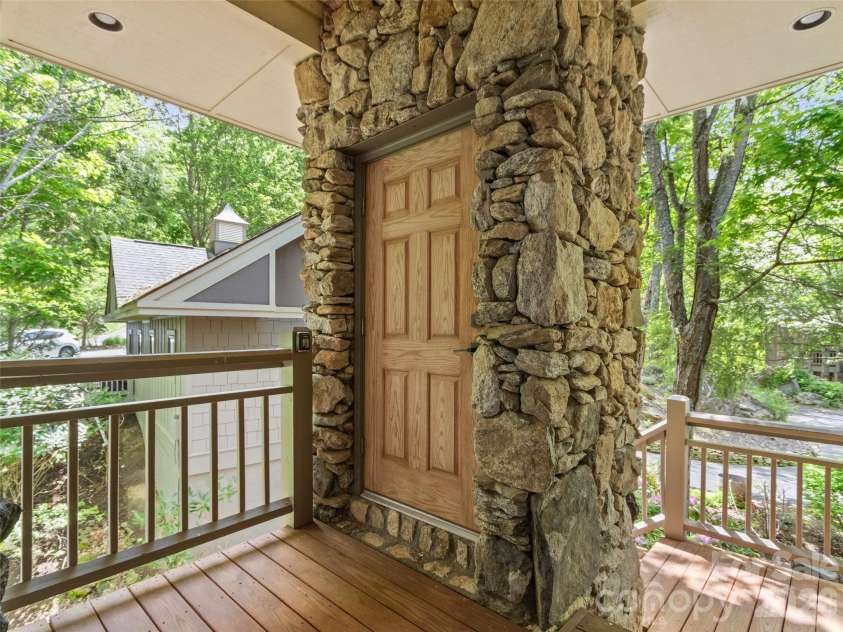 266 Sunset Point Road, Burnsville, NC 28714.  MLS# CAR4374848, YatesRealty ID 17027. 