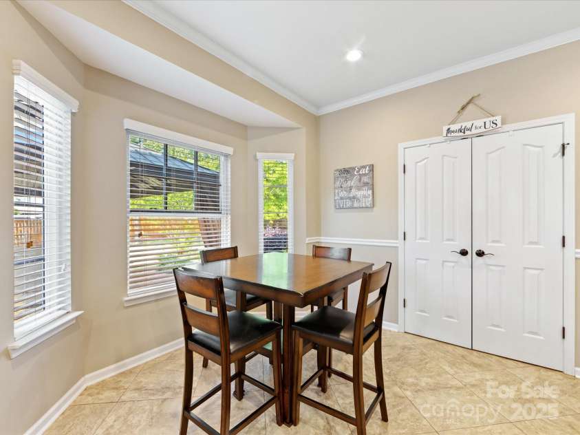 7325 Forrest Rader Drive, Mint Hill, NC 28227.  MLS# CAR4250801, YatesRealty ID 17027. Breakfast nook
