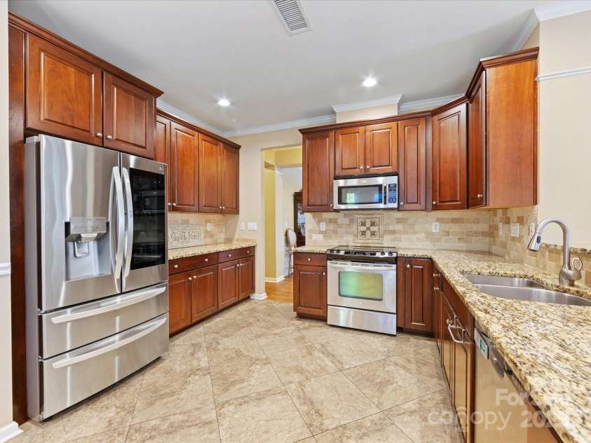 7325 Forrest Rader Drive, Mint Hill, NC 28227.  MLS# CAR4250801, YatesRealty ID 17027. Kitchen