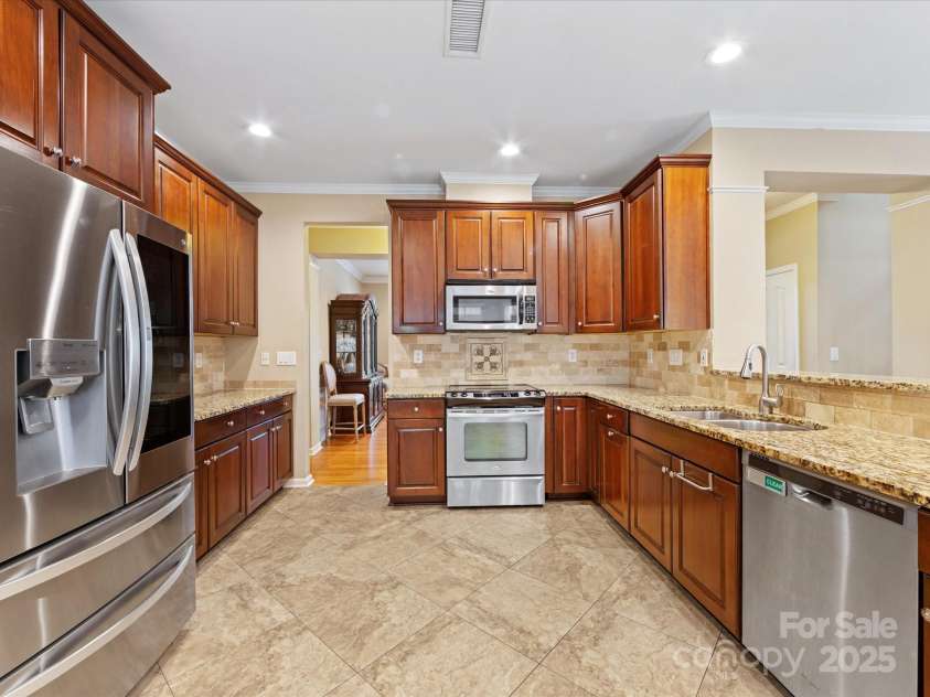 7325 Forrest Rader Drive, Mint Hill, NC 28227.  MLS# CAR4250801, YatesRealty ID 17027. Kitchen