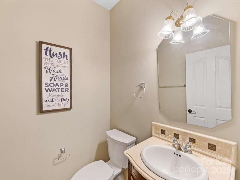 7325 Forrest Rader Drive, Mint Hill, NC 28227.  MLS# CAR4250801, YatesRealty ID 17027. Main level Half bath