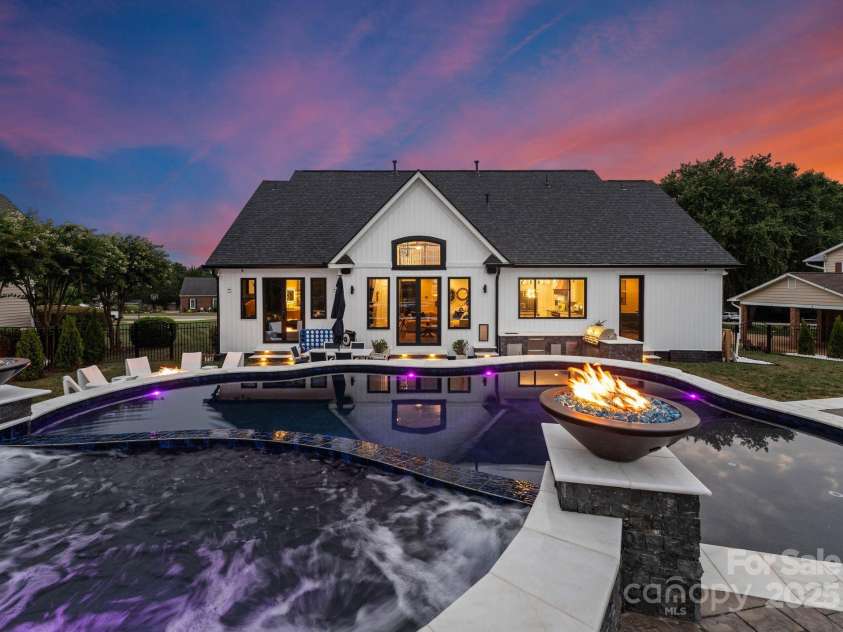 120 Lakeshore Drive, Mooresville, NC 28117.  MLS# CAR4257146, YatesRealty ID 17028. 