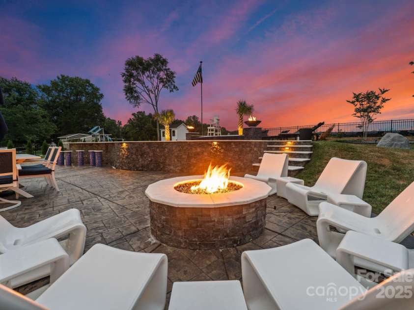 120 Lakeshore Drive, Mooresville, NC 28117.  MLS# CAR4257146, YatesRealty ID 17028. 