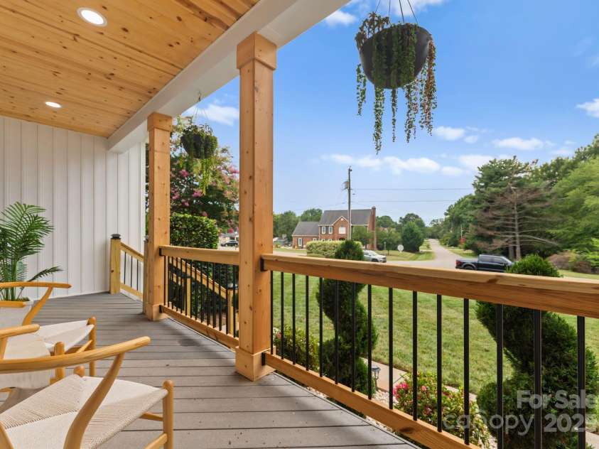 120 Lakeshore Drive, Mooresville, NC 28117.  MLS# CAR4257146, YatesRealty ID 17028. 