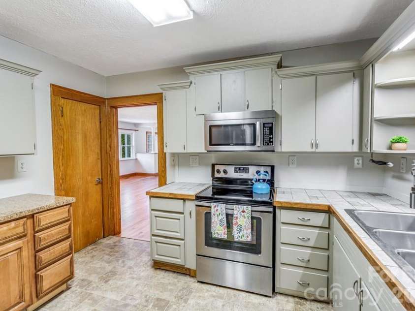 2629 Soco Road, Maggie Valley, NC 28751.  MLS# CAR4374834, YatesRealty ID 17029. Ample workspace in kitchen