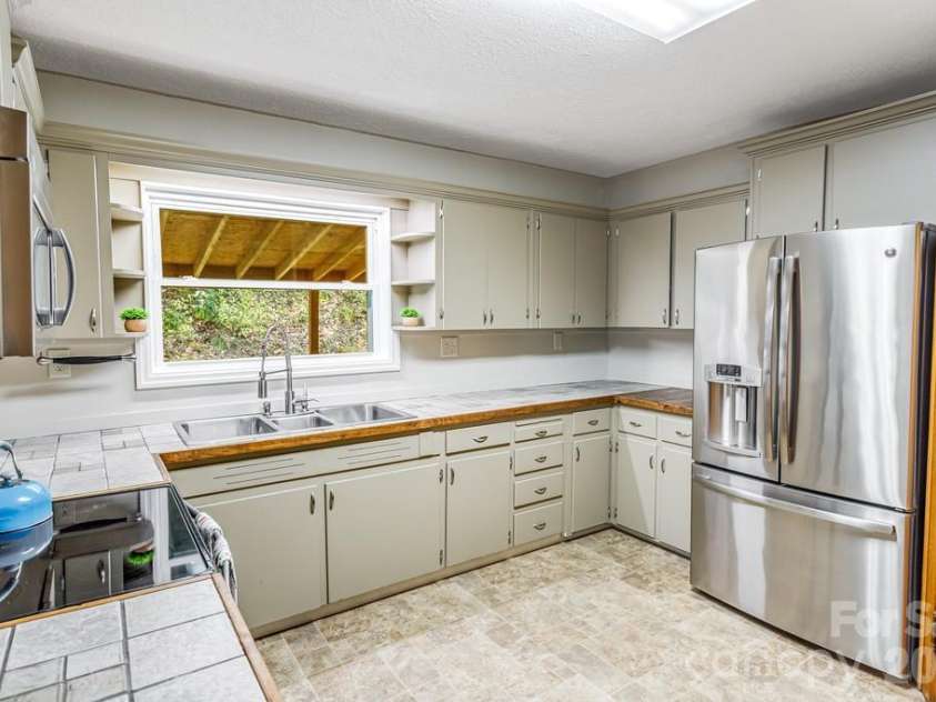 2629 Soco Road, Maggie Valley, NC 28751.  MLS# CAR4374834, YatesRealty ID 17029. Freshly painted kitchen