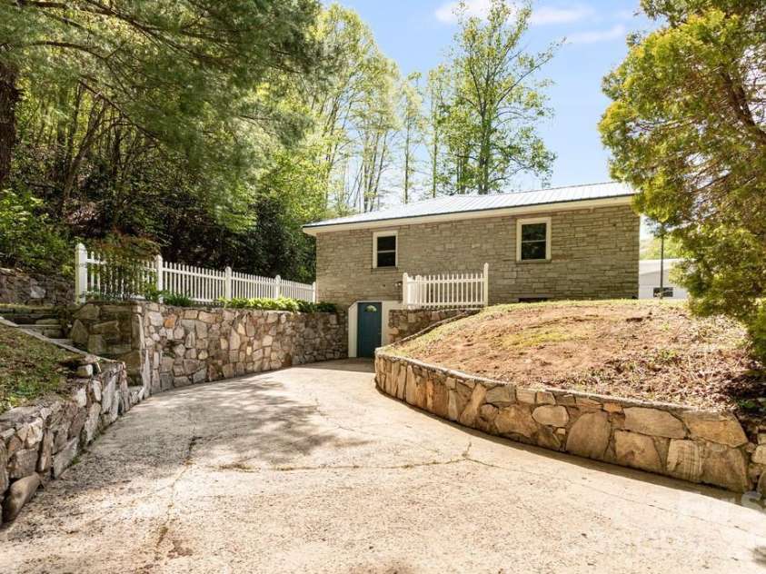 2629 Soco Road, Maggie Valley, NC 28751.  MLS# CAR4374834, YatesRealty ID 17029. Gorgeous stone work abounds
