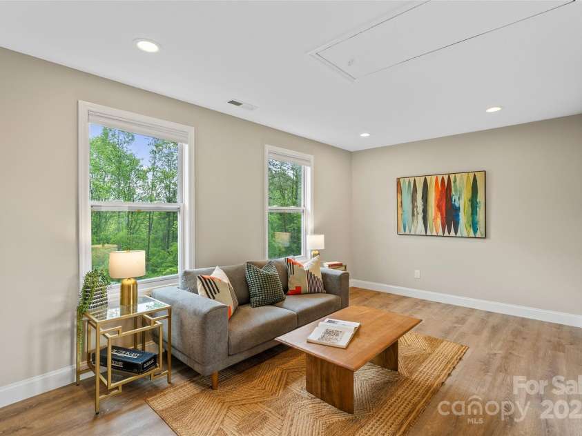 43 Clarks Chapel Extension, Weaverville, NC 28787.  MLS# CAR4258672, YatesRealty ID 17029. Great Space to Relax