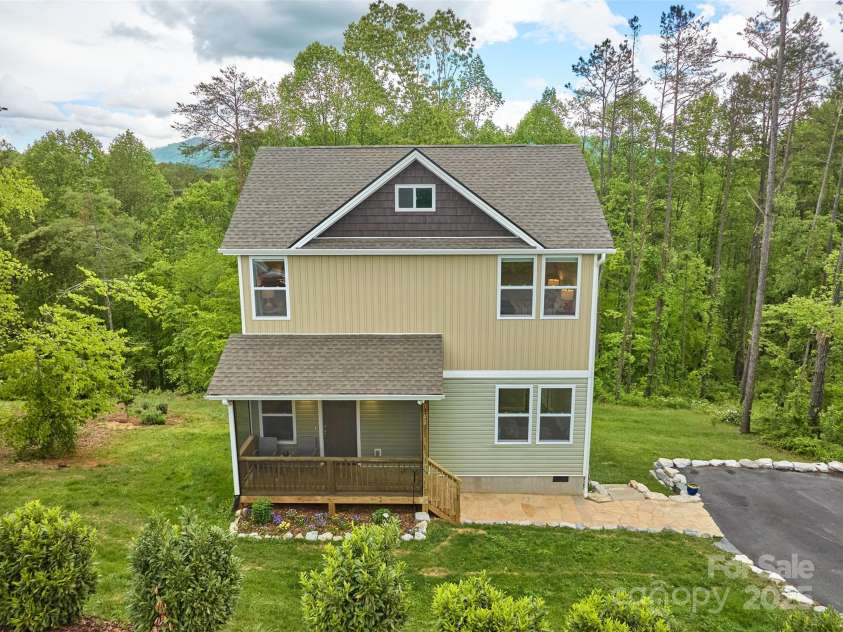 43 Clarks Chapel Extension, Weaverville, NC 28787.  MLS# CAR4258672, YatesRealty ID 17029. Well-Maintained Home Close to Weaverville