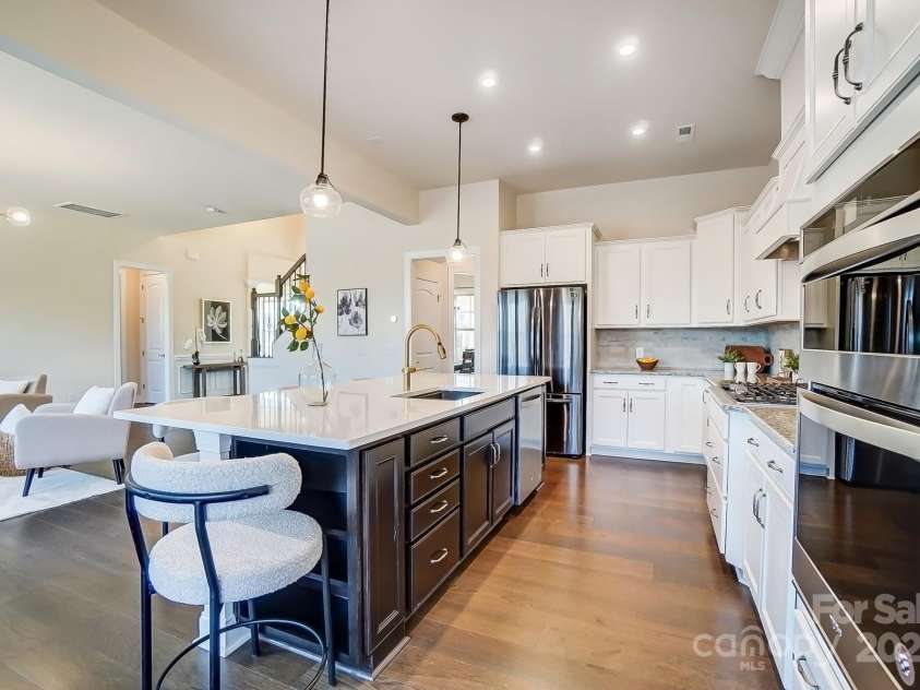 11144 Limehurst Place, Charlotte, NC 28278.  MLS# CAR4240129, YatesRealty ID 17030. 