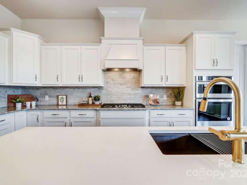 11144 Limehurst Place, Charlotte, NC 28278.  MLS# CAR4240129, YatesRealty ID 17030. 