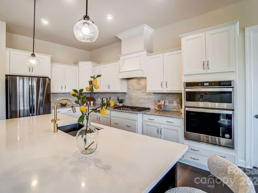 11144 Limehurst Place, Charlotte, NC 28278.  MLS# CAR4240129, YatesRealty ID 17030. 