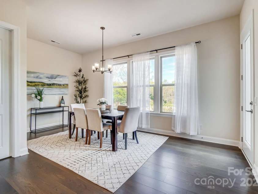 11144 Limehurst Place, Charlotte, NC 28278.  MLS# CAR4240129, YatesRealty ID 17030. Breakfast area