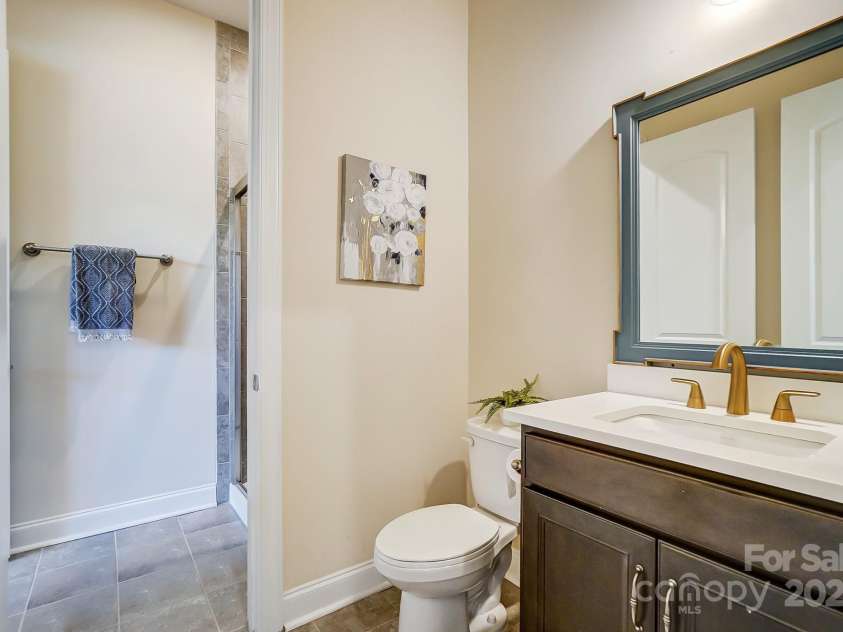 11144 Limehurst Place, Charlotte, NC 28278.  MLS# CAR4240129, YatesRealty ID 17030. Main floor bath