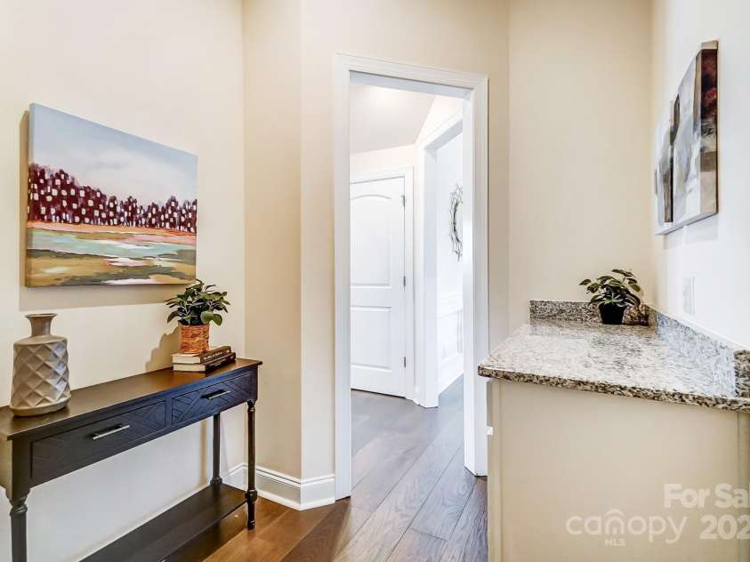 11144 Limehurst Place, Charlotte, NC 28278.  MLS# CAR4240129, YatesRealty ID 17030. Mudroom/launch