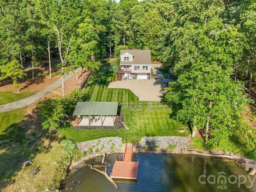 710 Riverwood Drive, Lexington, NC 27292.  MLS# CAR4373898, YatesRealty ID 17030. 