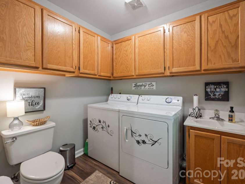 710 Riverwood Drive, Lexington, NC 27292.  MLS# CAR4373898, YatesRealty ID 17030. 