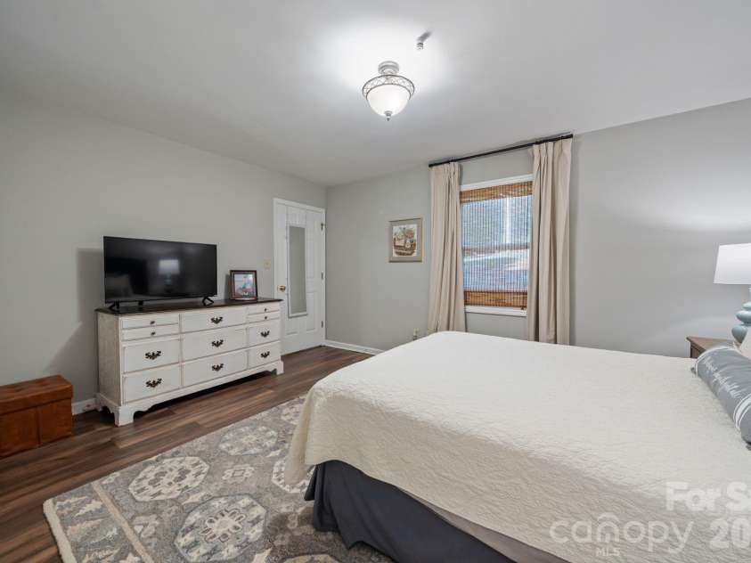 710 Riverwood Drive, Lexington, NC 27292.  MLS# CAR4373898, YatesRealty ID 17030. 