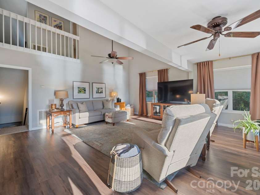 710 Riverwood Drive, Lexington, NC 27292.  MLS# CAR4373898, YatesRealty ID 17030. 