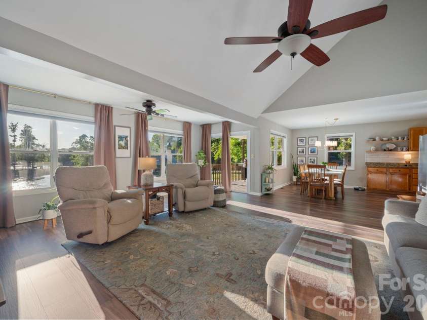 710 Riverwood Drive, Lexington, NC 27292.  MLS# CAR4373898, YatesRealty ID 17030. 