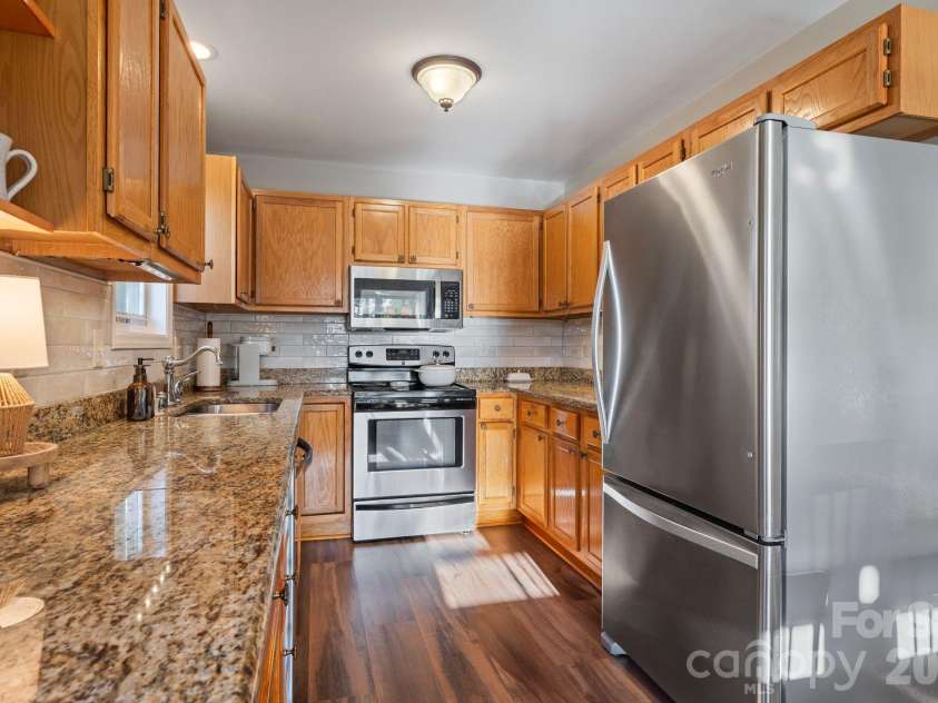 710 Riverwood Drive, Lexington, NC 27292.  MLS# CAR4373898, YatesRealty ID 17030. 