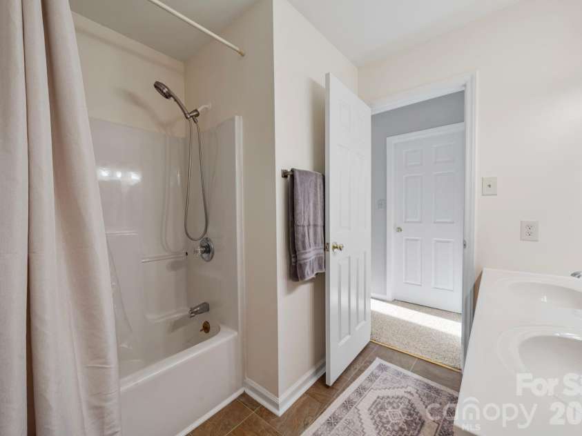 710 Riverwood Drive, Lexington, NC 27292.  MLS# CAR4373898, YatesRealty ID 17030. 