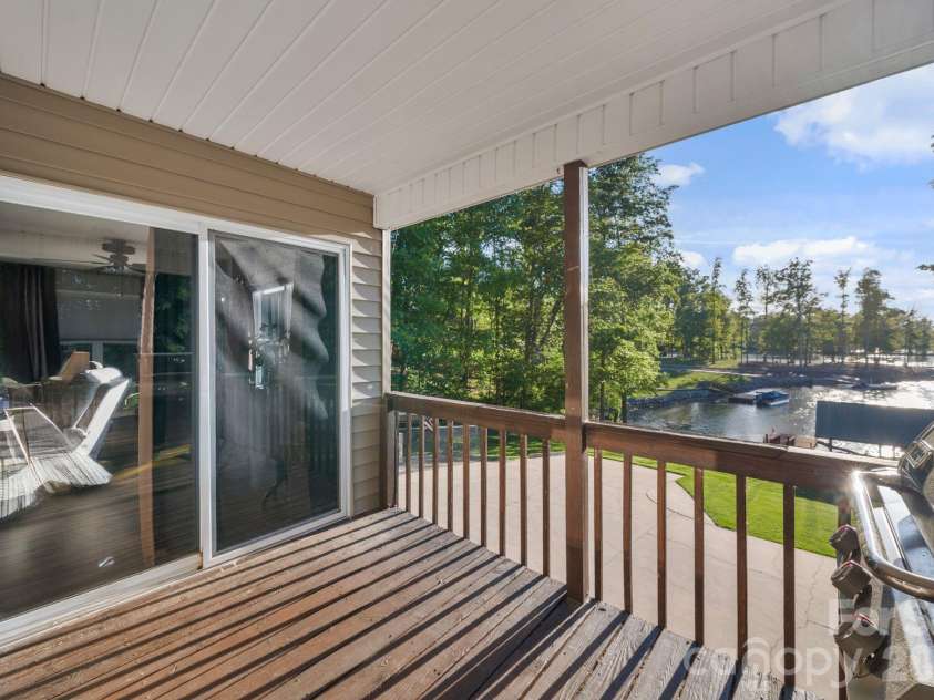 710 Riverwood Drive, Lexington, NC 27292.  MLS# CAR4373898, YatesRealty ID 17030. 