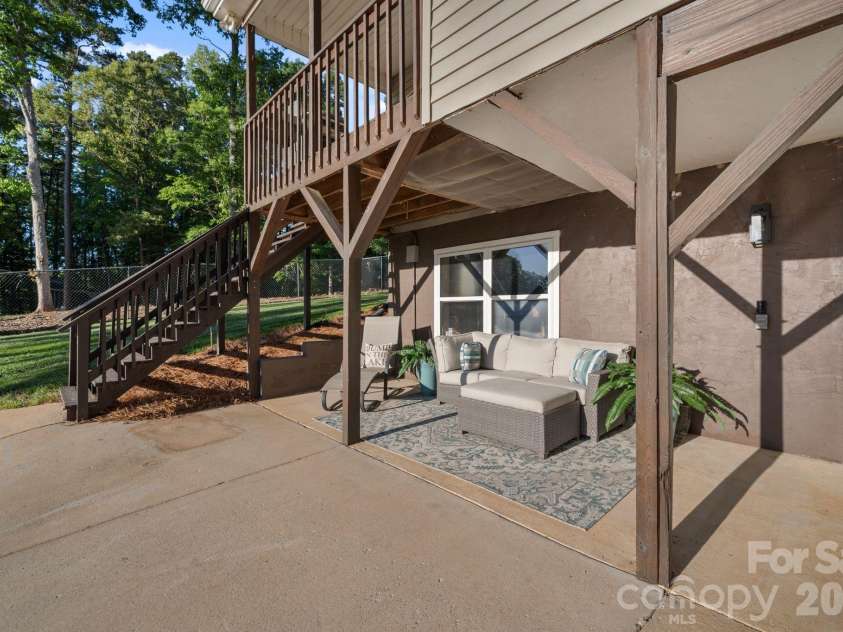 710 Riverwood Drive, Lexington, NC 27292.  MLS# CAR4373898, YatesRealty ID 17030. 