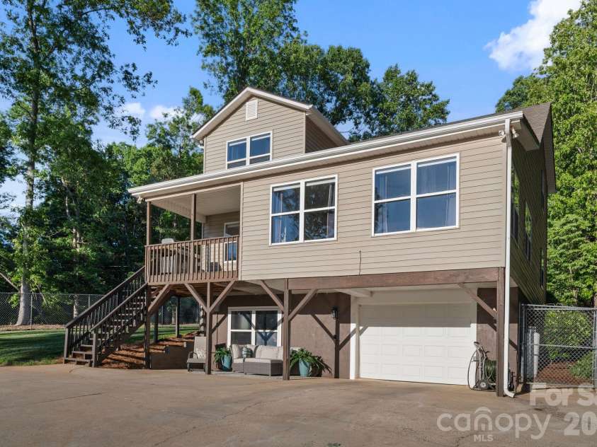 710 Riverwood Drive, Lexington, NC 27292.  MLS# CAR4373898, YatesRealty ID 17030. 