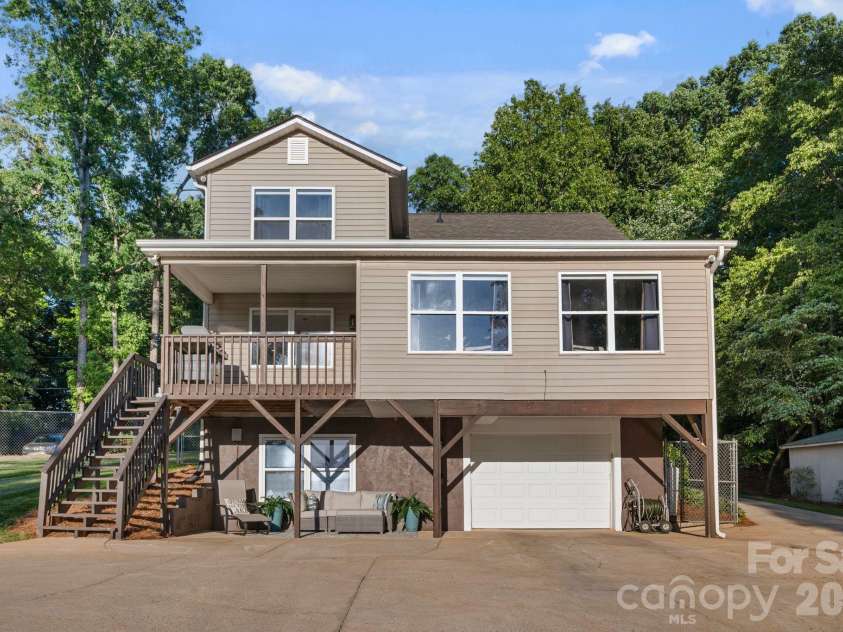 710 Riverwood Drive, Lexington, NC 27292.  MLS# CAR4373898, YatesRealty ID 17030. 