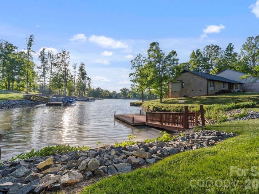 710 Riverwood Drive, Lexington, NC 27292.  MLS# CAR4373898, YatesRealty ID 17030. 