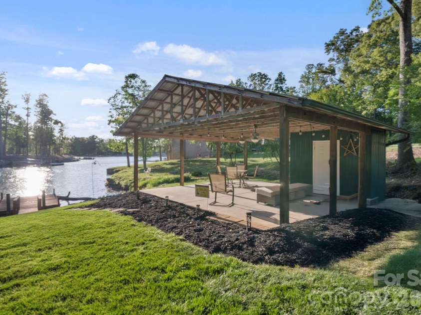 710 Riverwood Drive, Lexington, NC 27292.  MLS# CAR4373898, YatesRealty ID 17030. 
