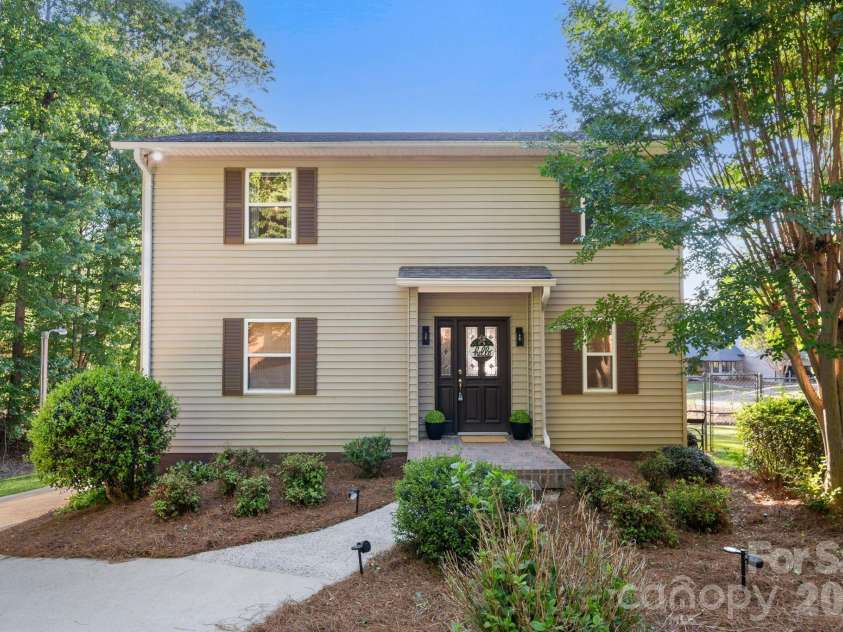 710 Riverwood Drive, Lexington, NC 27292.  MLS# CAR4373898, YatesRealty ID 17030. 