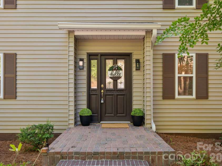 710 Riverwood Drive, Lexington, NC 27292.  MLS# CAR4373898, YatesRealty ID 17030. 