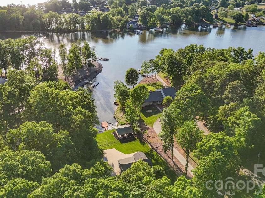 710 Riverwood Drive, Lexington, NC 27292.  MLS# CAR4373898, YatesRealty ID 17030. 