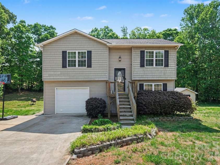 2056 Redberry Lane, Conover, NC 28613.  MLS# CAR4375164, YatesRealty ID 17031. 