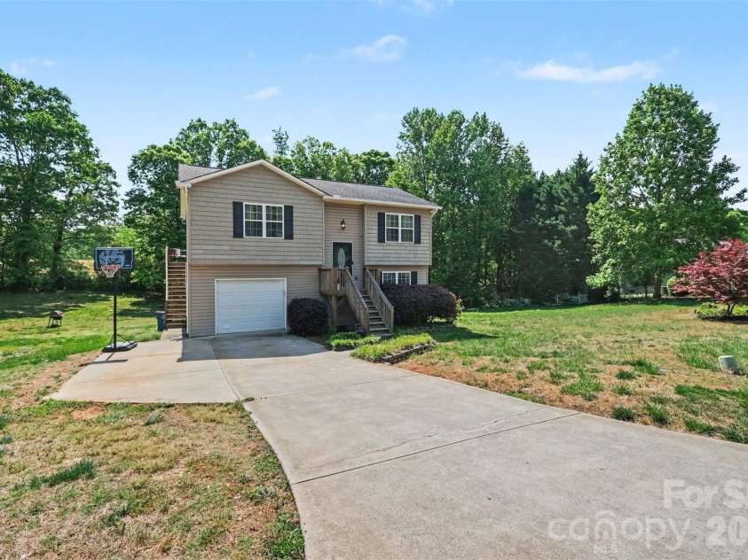 2056 Redberry Lane, Conover, NC 28613.  MLS# CAR4375164, YatesRealty ID 17031. 