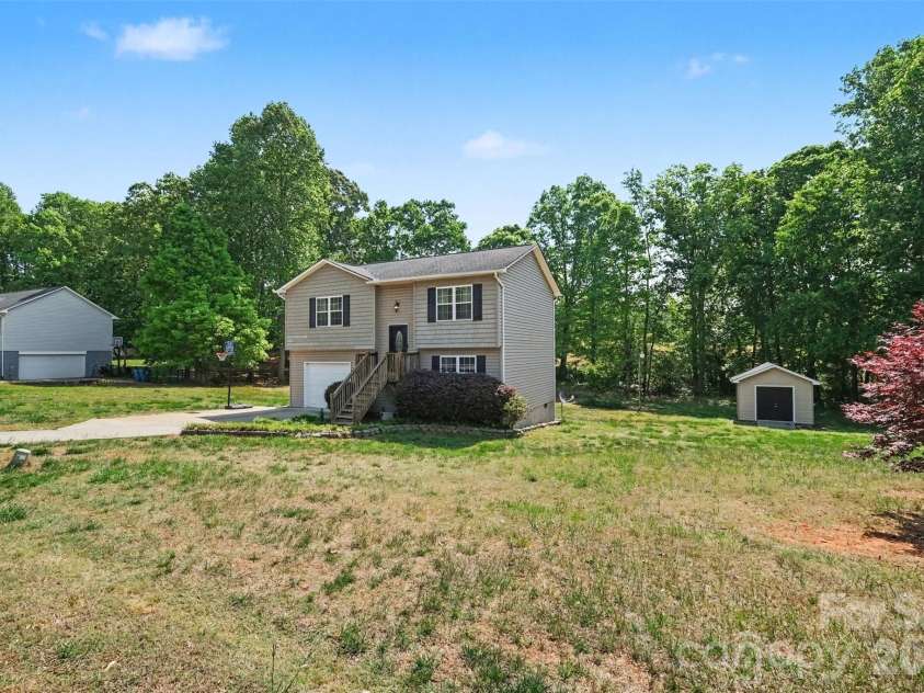 2056 Redberry Lane, Conover, NC 28613.  MLS# CAR4375164, YatesRealty ID 17031. 