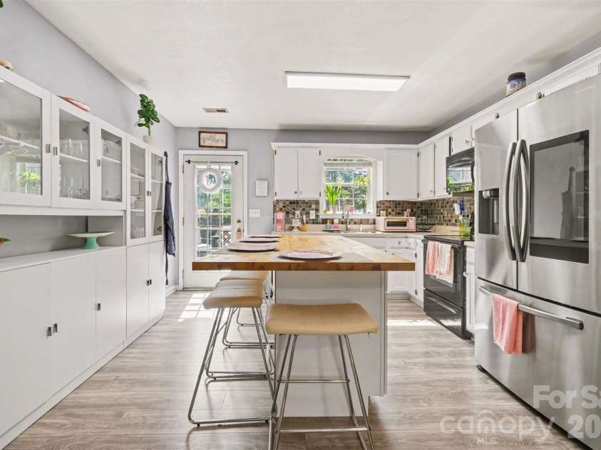 2056 Redberry Lane, Conover, NC 28613.  MLS# CAR4375164, YatesRealty ID 17031. 
