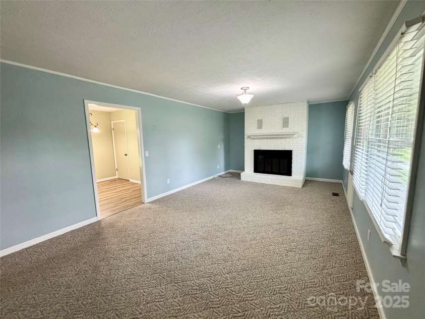 34 Broadleaf Drive, Hendersonville, NC 28739.  MLS# CAR4258322, YatesRealty ID 17031. 