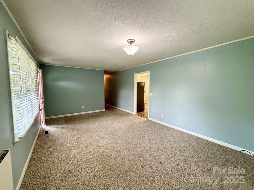 34 Broadleaf Drive, Hendersonville, NC 28739.  MLS# CAR4258322, YatesRealty ID 17031. 